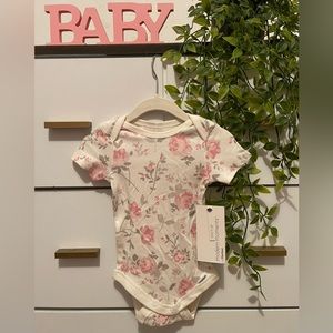Modern Moments by gerber Baby girl Bodysuit💗